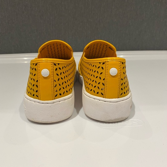 Michael Kors size 6 flat leather loafers - Picture 3 of 4